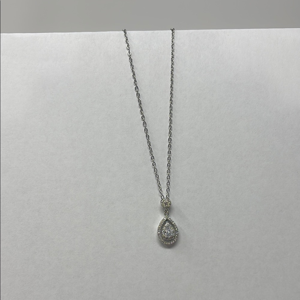 Silver Minimalist Teardrop Pendant Necklace